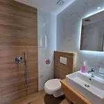 Juli Apartment *