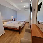 Juli Apartment *
