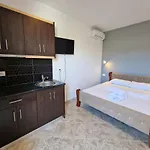 Juli Apartman *