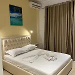 Juli Apartment *