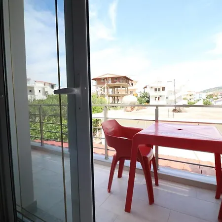 Juli Apartment *