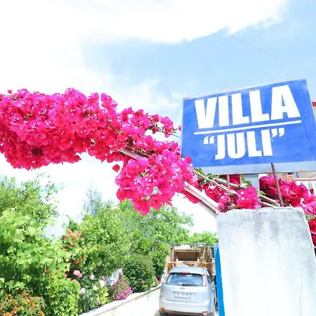 Juli *