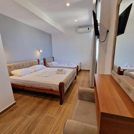Juli Apartment *