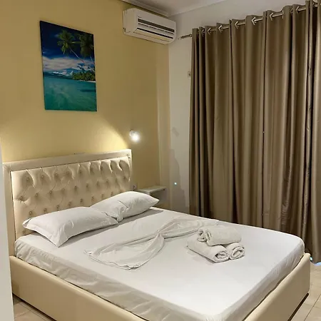 Juli Apartment *